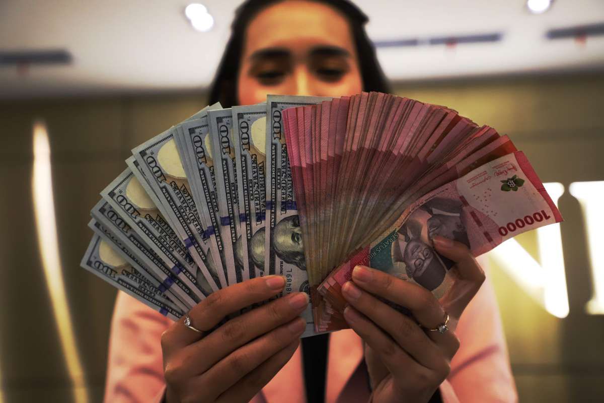 Kurs Rupiah Terhadap Dolar AS 18 September 2025: Tekanan Melemah di Tengah Kebijakan Moneter Internasional