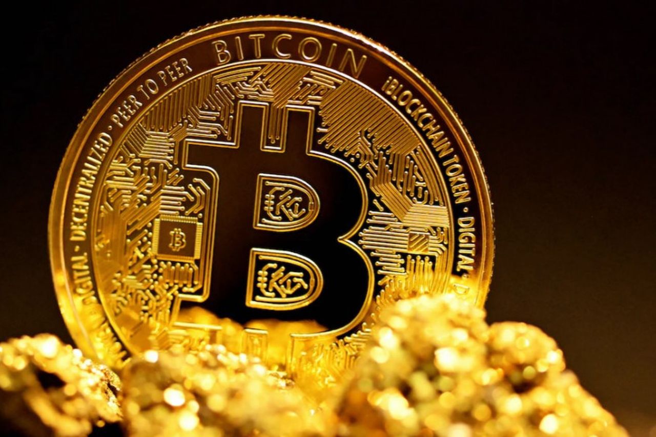 Emas Masih Unggul, Bitcoin Tersungkur 20% dalam Perbandingan Nilai Terbaru
